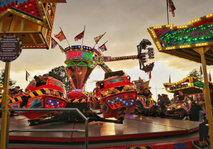 Buiten, ruimte en kermisplezier bij de kermis in Colmschate