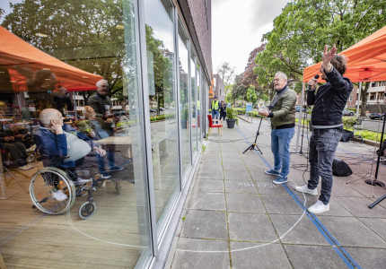 Muzikaal hart onder de riem voor oudere bewoners De Goede Woning