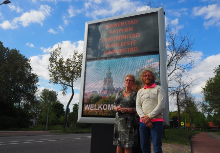 Digitale borden heten iedereen welkom