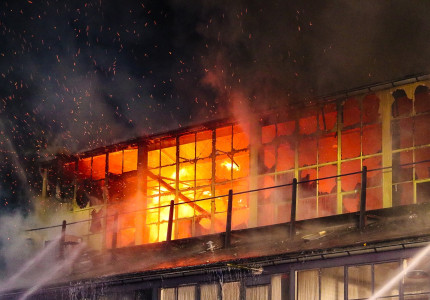 Grote brand in fabriekshal Eerbeek