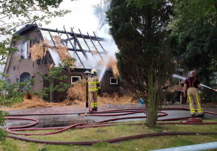 Huis gaat in vlammen op