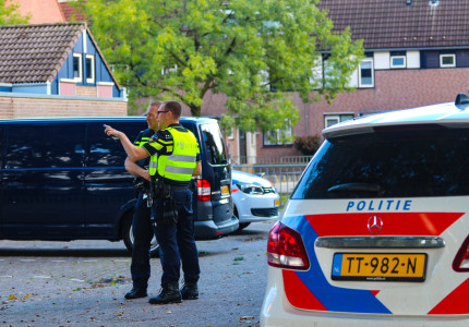 Tweetal mishandelt man in Apeldoorn; politie houdt daders aan