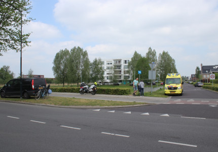 Fietsster komt ten val bij botsing in Apeldoorn