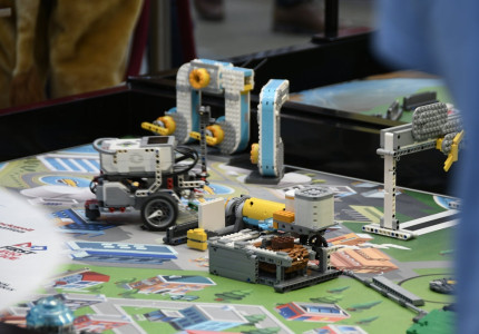 Scholieren dragen hun (LEGO)steentje bij