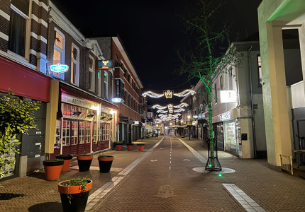 Politie belaagd in De Maten