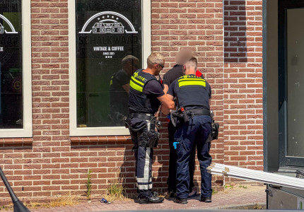 Slachtoffer steekincident meldt zich bij huisarts in Schalkhaar, verdachte verderop in de straat aangehouden