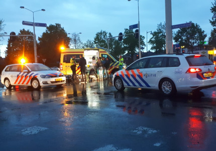 Scooterrijder gewond na botsing in Apeldoorn