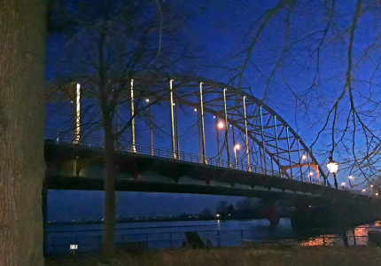 Deventer steunt Oekraïne, brug kleurde vrijdag blauw en geel
