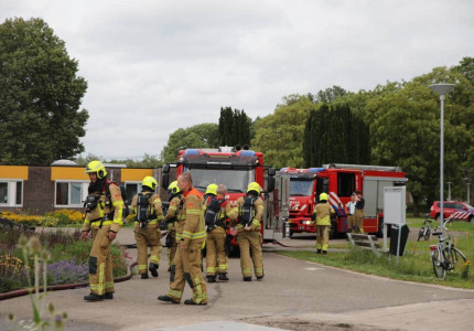 Fatbike vliegt in brand in woning aan Deventerstraat, brandweer schaalt op naar middelbrand