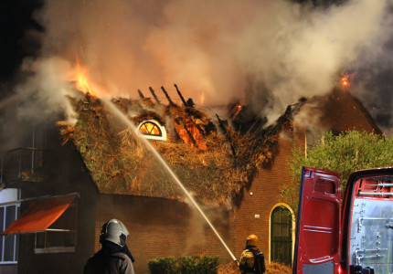 Grote brand verwoest woning in Ugchelen