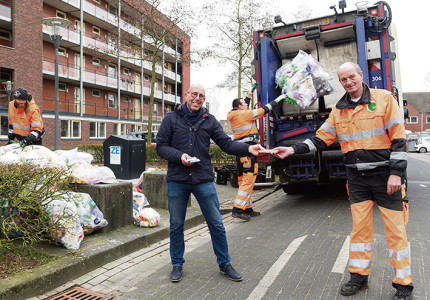 Wethouder bedankt AfvalHelden