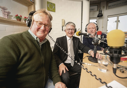 Berends niet boven maar tussen mensen