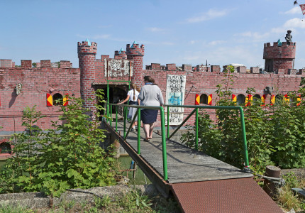 Varend museum meert aan in haven