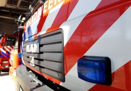 Uil zit vast onder dakpannen van woning in Lieren