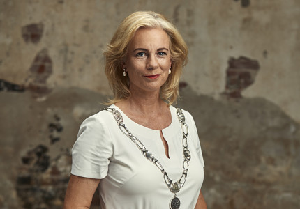 ‘Houd afstand, blijf thuis!’