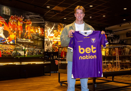 Jeugdspeler Weijenberg tekent eerst profcontract