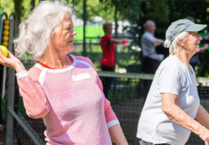 Gymnastiek buiten in de zomer