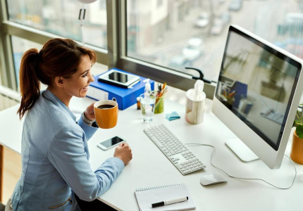 Werken als Expat in de Sociale Media Industrie: Een Gids voor Succes in 2024