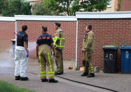 Man (48) zwaargewond aangetroffen tegen garagebox in Apeldoorn