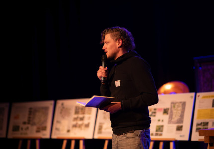 Tim Pardijs leest Groot Zutphens Dictee voor