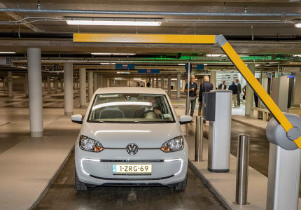 Parkeergarage winkelcentrum Anklaar coronaproof