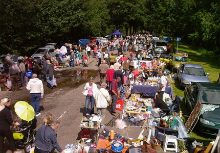 Kofferbakverkopen tochweer langs Kanaal