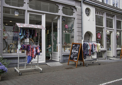 Expositie tapijten in De Ontmoeting
