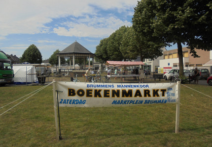 Kerstboekenmarkt mannenkoor