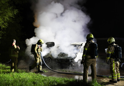 Twee auto’s volledig uitgebrand aan de Bovenkruier in Apeldoorn