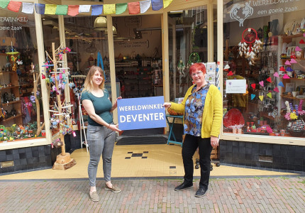 Wereldwinkel doneert aan Stichting FAFA
