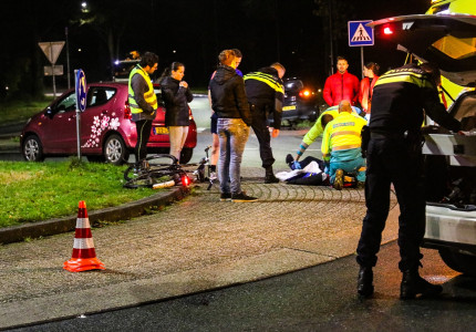 Fietser gewond na ongeval bij rotonde Laan van de Westenenk
