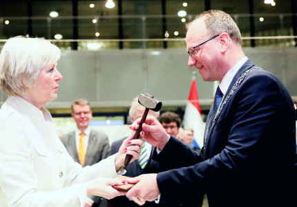 Ton Heerts geïnstalleerd als burgemeester van Apeldoorn