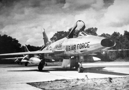 Laatste F-100 Super Sabre jachtbommenwerper wordt gerestaureerd
