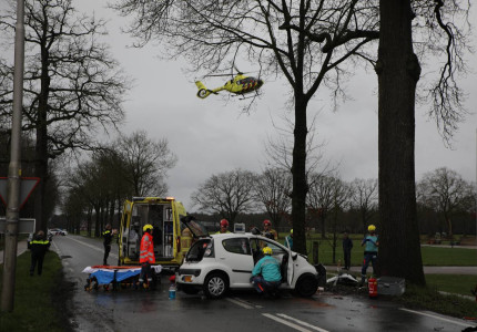 Hulpdiensten massaal ingezet bij ernstig ongeval op N345 in Klarenbeek