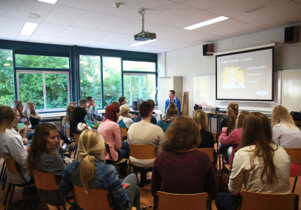 Leerlingen Baudartius College Zutphen pitchen over rijden onder invloed