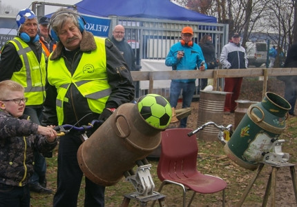 Carbid knallend oude jaar uit