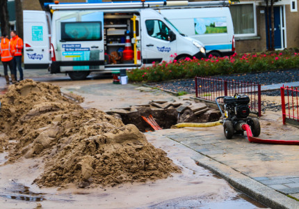 Waterleiding gesprongen; wijk zonder water