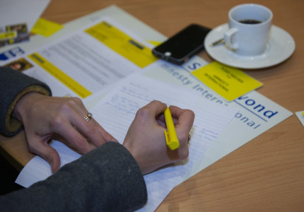 Weer schrijfavond Amnesty International