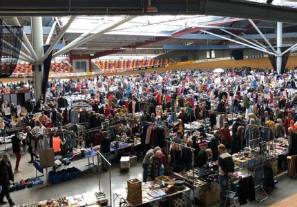 Op zoek naar tweedehands parels op de vlooienmarkt