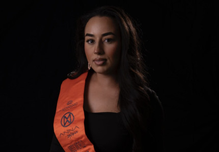 Dounia op het podium tegen voedselarmoede