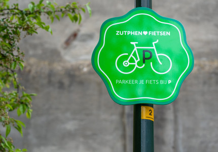 Twee tijdelijke fietsenstallingen in binnenstad Zutphen