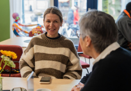 BIJ de bieb in teken van taal