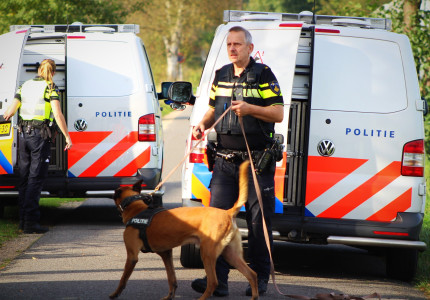 Oefening met speurhonden