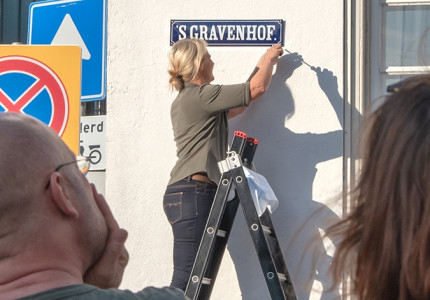 Historische straatnaambordenterug in binnenstad