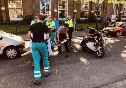 Gewonde na botsing op de 1e Wormenseweg in Apeldoorn