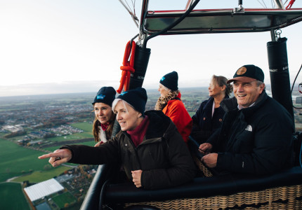 Bucketlist vijftigplussers: ballonvaart, tijgerwelpjes opvoeden en de Himalaya beklimmen