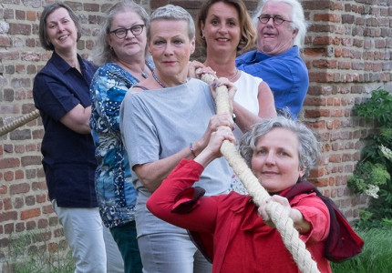 Kunstenaars leggen rode loper uit