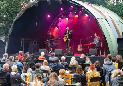 Eindelijk weer muziek in de Burgertuin
