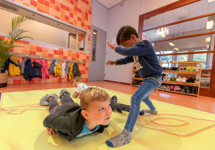 Beweegvloer moet basisschoolleerlingen in Apeldoorn bewegend aan het leren krijgen