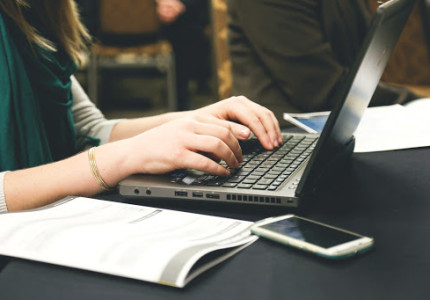 Helft consumenten wil online examinering